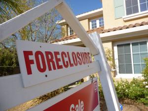 Financial Definitions: Foreclosure Vs. Short Sale